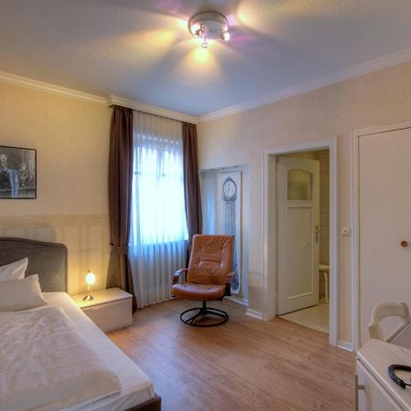 Hotel Zum Goldenen Stern Pruem Bagian luar foto
