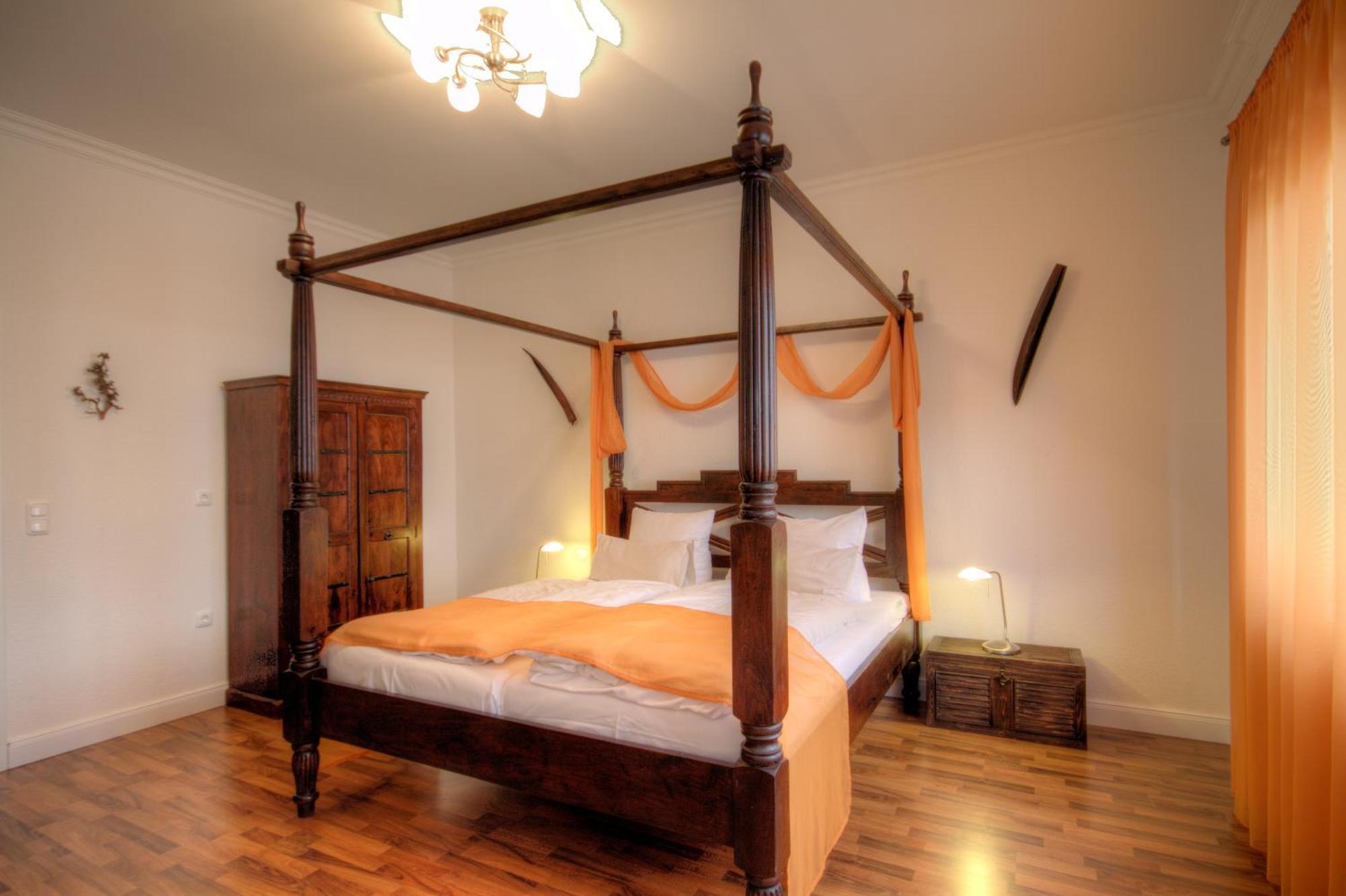 Hotel Zum Goldenen Stern Pruem Bagian luar foto