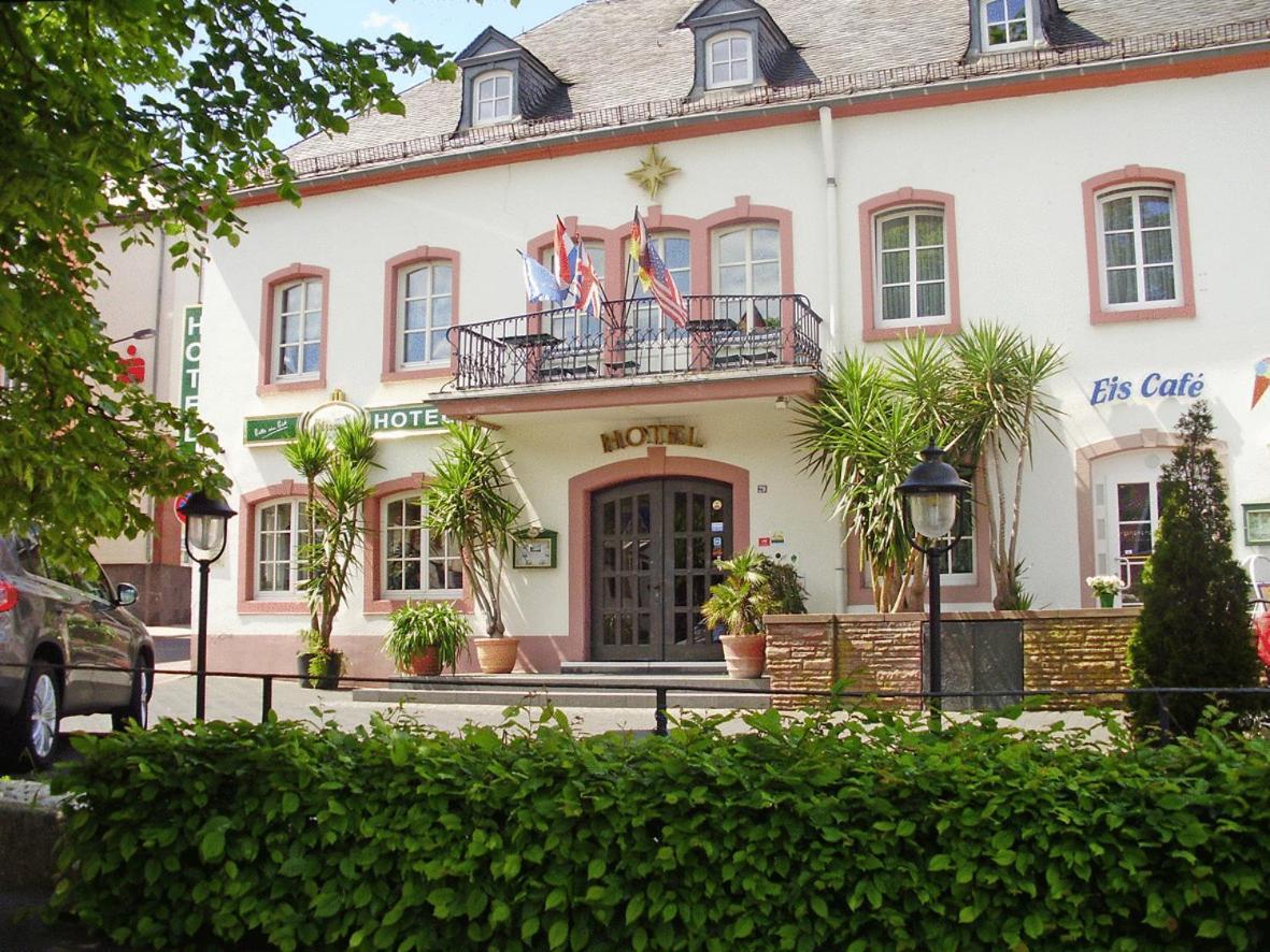 Hotel Zum Goldenen Stern Pruem Bagian luar foto