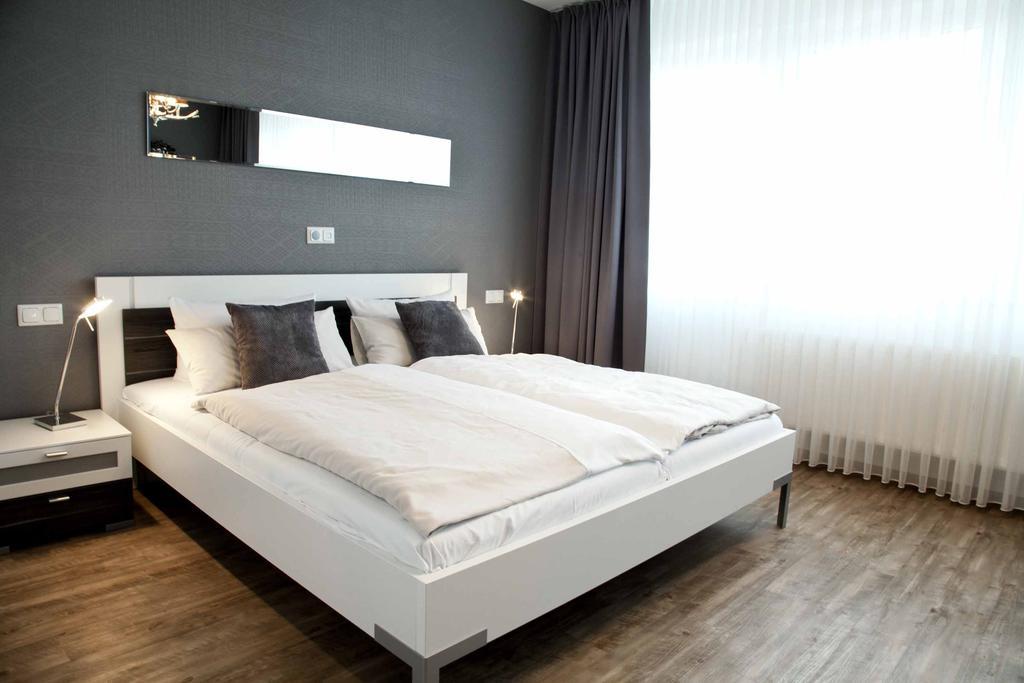 Hotel Zum Goldenen Stern Pruem Bagian luar foto