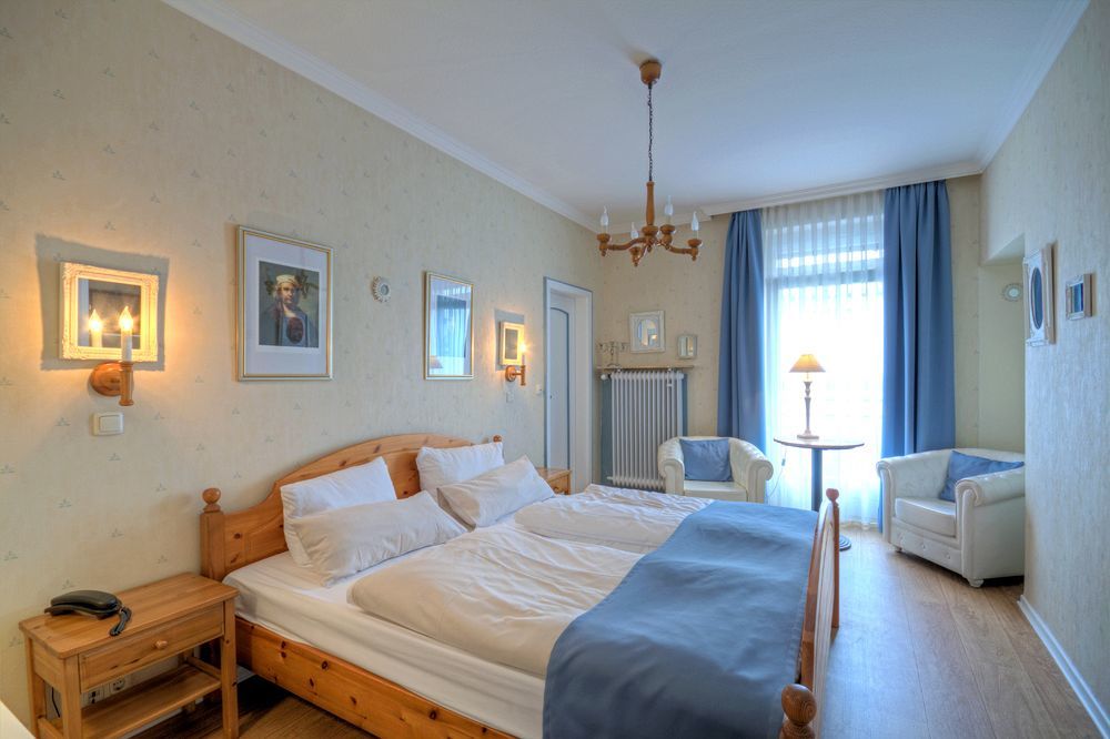 Hotel Zum Goldenen Stern Pruem Bagian luar foto