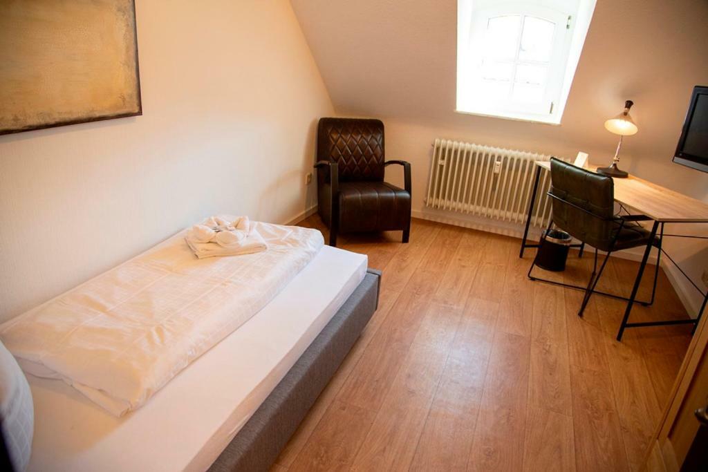 Hotel Zum Goldenen Stern Pruem Bagian luar foto