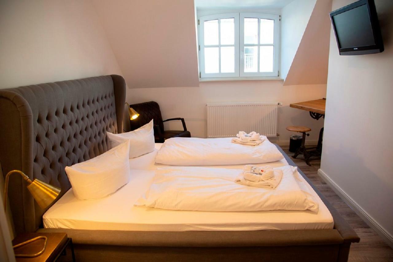 Hotel Zum Goldenen Stern Pruem Bagian luar foto