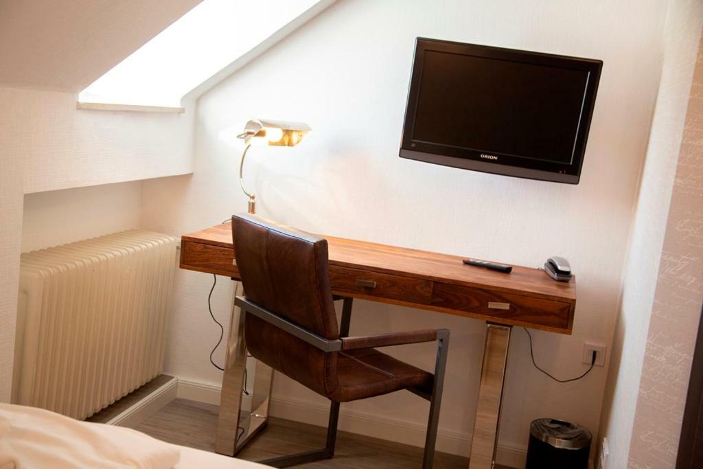 Hotel Zum Goldenen Stern Pruem Bagian luar foto