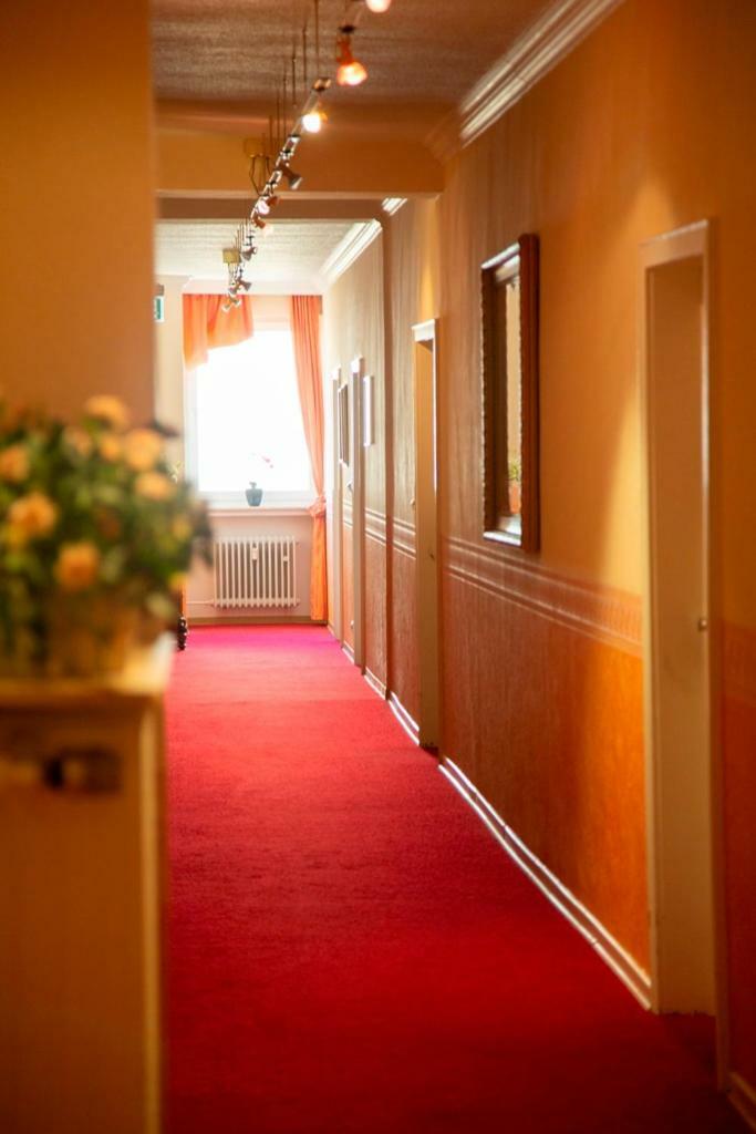 Hotel Zum Goldenen Stern Pruem Bagian luar foto